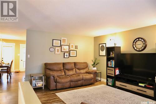 713 Chambers Court, Shellbrook, SK - Indoor Photo Showing Living Room