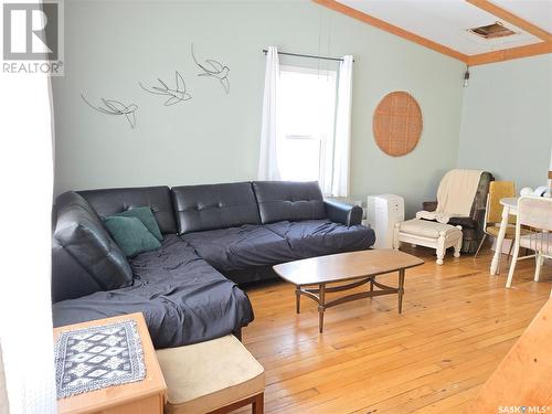 419 Mistusinne Crescent, Mistusinne, SK - Indoor Photo Showing Living Room