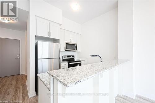 637 - 16 Concord Place, Grimsby, ON - Indoor Photo Showing Kitchen With Upgraded Kitchen