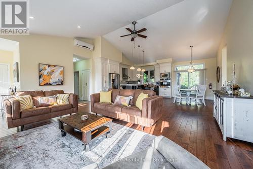 10 Williamson Place E, South Bruce Peninsula, ON - Indoor Photo Showing Living Room