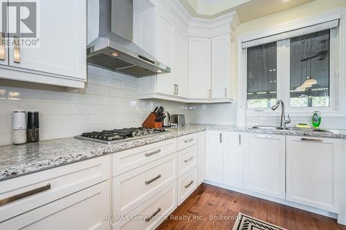 10 Williamson Place E, South Bruce Peninsula, ON - Indoor Photo Showing Kitchen With Upgraded Kitchen