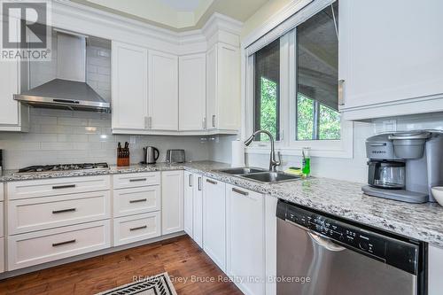 10 Williamson Place E, South Bruce Peninsula, ON - Indoor Photo Showing Kitchen With Double Sink With Upgraded Kitchen