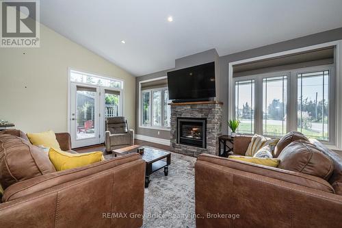 10 Williamson Place E, South Bruce Peninsula, ON - Indoor Photo Showing Living Room With Fireplace