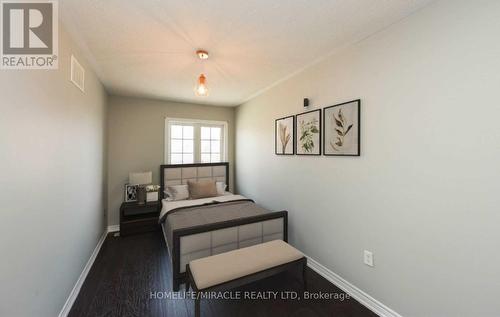 1305 Granrock Crescent, Mississauga, ON - Indoor Photo Showing Bedroom