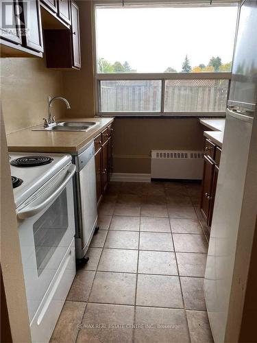 17 - 15 Albright Road, Hamilton, ON - Indoor Photo Showing Kitchen