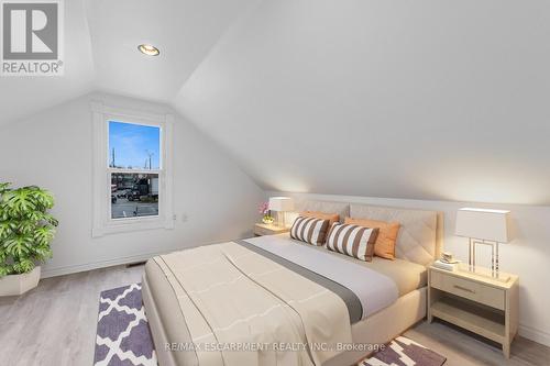 Upper - 13 Mountain Street, Grimsby, ON - Indoor Photo Showing Bedroom