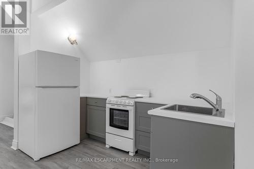 Upper - 13 Mountain Street, Grimsby, ON - Indoor Photo Showing Kitchen