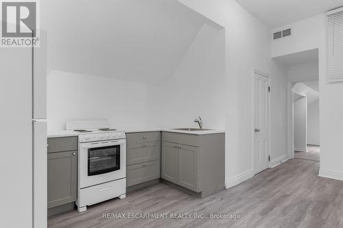 Upper - 13 Mountain Street, Grimsby, ON - Indoor Photo Showing Kitchen