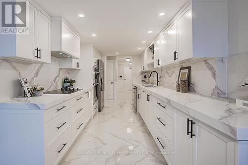 2204 - 85 Skymark Drive, Toronto, ON - Indoor Photo Showing Kitchen