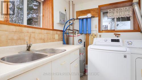 504791 Grey Road 1 Road, Georgian Bluffs, ON - Indoor Photo Showing Laundry Room