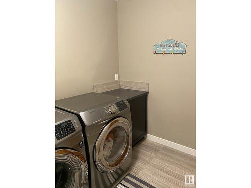 3131 Winspear Cr Sw Sw, Edmonton, AB - Indoor Photo Showing Laundry Room