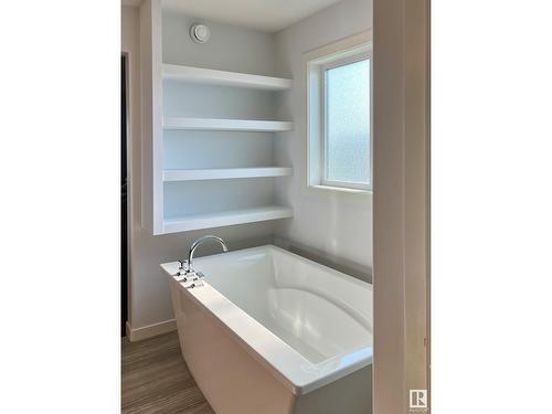 3131 Winspear Cr Sw Sw, Edmonton, AB - Indoor Photo Showing Bathroom