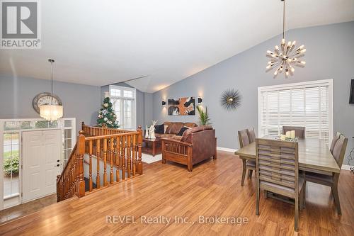 82 Macturnbull Drive, St. Catharines (462 - Rykert/Vansickle), ON - Indoor Photo Showing Dining Room