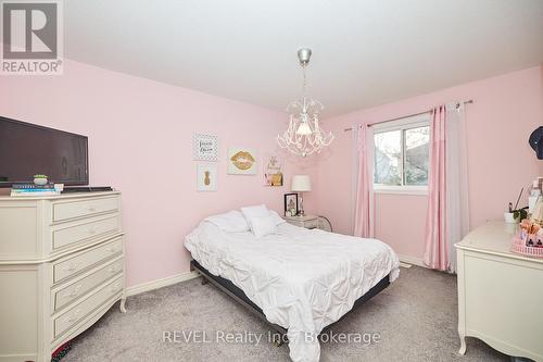 82 Macturnbull Drive, St. Catharines (462 - Rykert/Vansickle), ON - Indoor Photo Showing Bedroom