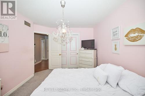 82 Macturnbull Drive, St. Catharines (462 - Rykert/Vansickle), ON - Indoor Photo Showing Bedroom