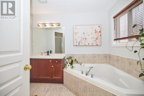 82 Macturnbull Drive, St. Catharines (462 - Rykert/Vansickle), ON - Indoor Photo Showing Bathroom