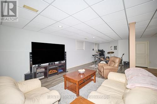 82 Macturnbull Drive, St. Catharines (462 - Rykert/Vansickle), ON - Indoor Photo Showing Living Room