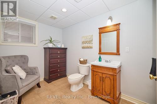 82 Macturnbull Drive, St. Catharines (462 - Rykert/Vansickle), ON - Indoor Photo Showing Bathroom