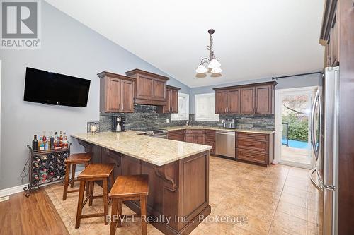 82 Macturnbull Drive, St. Catharines (462 - Rykert/Vansickle), ON - Indoor Photo Showing Kitchen