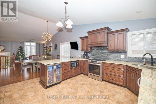 82 Macturnbull Drive, St. Catharines (462 - Rykert/Vansickle), ON - Indoor Photo Showing Kitchen With Upgraded Kitchen