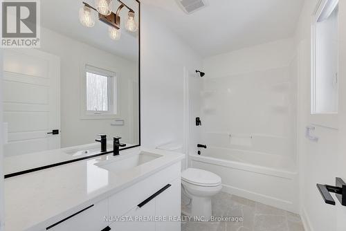 2284 Saddlerock Avenue, London, ON - Indoor Photo Showing Bathroom