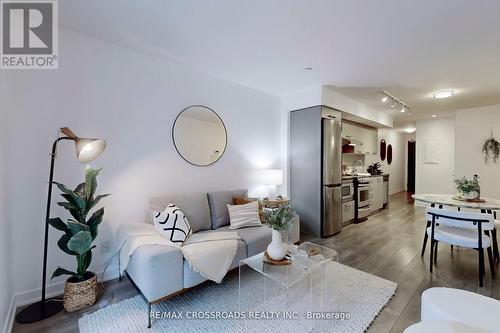 1517 - 87 Peter Street, Toronto, ON - Indoor Photo Showing Living Room