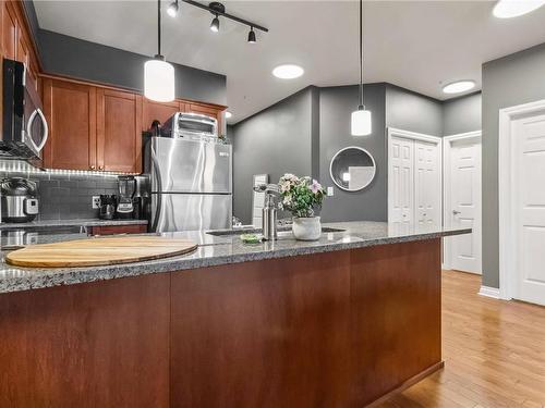 306-866 Goldstream Ave, Langford, BC - Indoor Photo Showing Kitchen