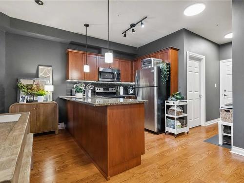 306-866 Goldstream Ave, Langford, BC - Indoor Photo Showing Kitchen