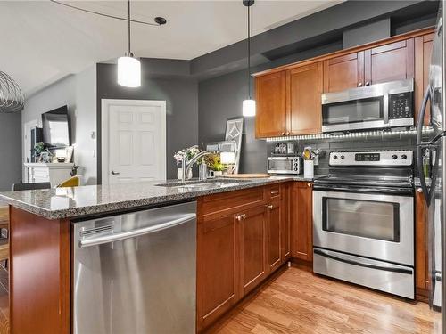 306-866 Goldstream Ave, Langford, BC - Indoor Photo Showing Kitchen