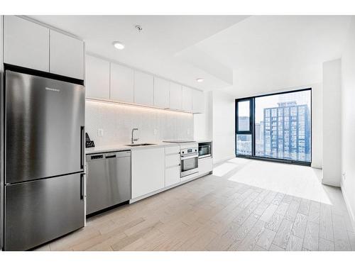 Cuisine - 3717-1210 Rue Jeanne-Mance, Montréal (Ville-Marie), QC - Indoor Photo Showing Kitchen With Upgraded Kitchen