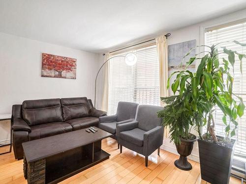 Salon - 6-2305 Rue Aubry, Montréal (Mercier/Hochelaga-Maisonneuve), QC - Indoor Photo Showing Living Room