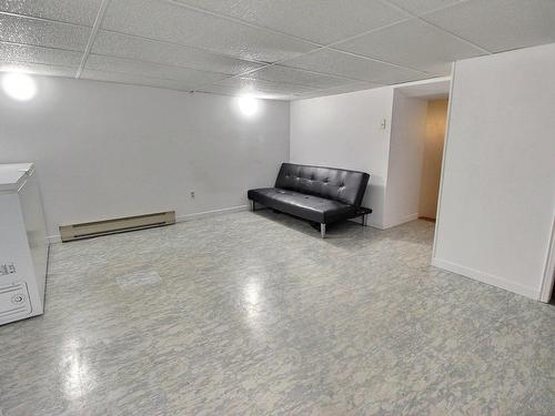 Salle - 321Z 2E Avenue E., Amos, QC - Indoor