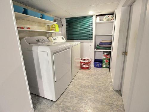 Salle de lavage - 321Z 2E Avenue E., Amos, QC - Indoor Photo Showing Laundry Room