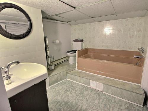 Salle de bains - 321Z 2E Avenue E., Amos, QC - Indoor Photo Showing Bathroom