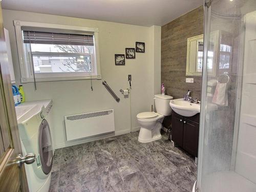 Salle de bains - 321Z 2E Avenue E., Amos, QC - Indoor Photo Showing Bathroom