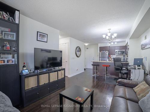 211-27 Rean Dr, Toronto, ON - Indoor Photo Showing Living Room