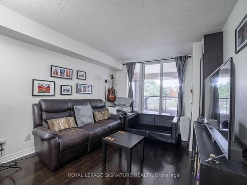 211-27 Rean Dr, Toronto, ON - Indoor Photo Showing Living Room