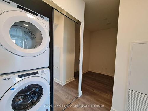 1001-10 Deerlick Crt, Toronto, ON - Indoor Photo Showing Laundry Room