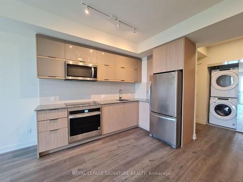 1001-10 Deerlick Crt, Toronto, ON - Indoor Photo Showing Kitchen