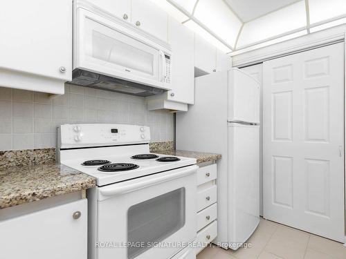 1001-88 Corporate Dr, Toronto, ON - Indoor Photo Showing Kitchen