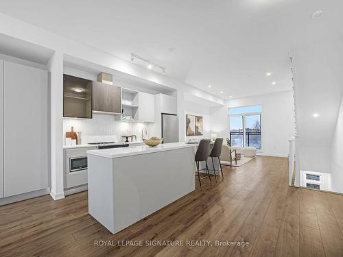 3060 Trailside Dr, Oakville, ON - Indoor Photo Showing Kitchen