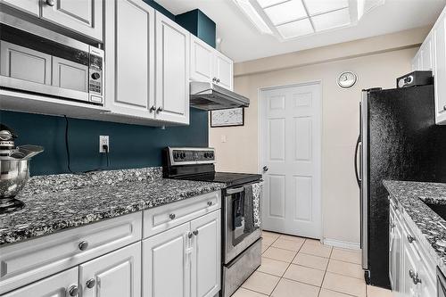 6-137 Mcgill Road, Kamloops, BC - Indoor Photo Showing Kitchen With Upgraded Kitchen