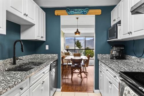 6-137 Mcgill Road, Kamloops, BC - Indoor Photo Showing Kitchen With Upgraded Kitchen