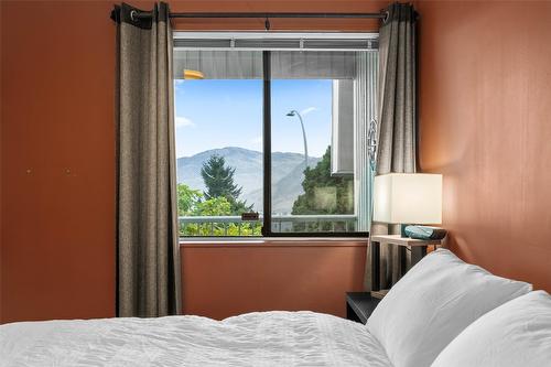 6-137 Mcgill Road, Kamloops, BC - Indoor Photo Showing Bedroom