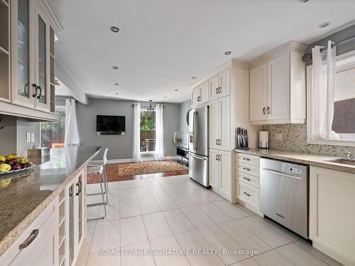 18 Esposito Crt, Toronto, ON - Indoor Photo Showing Kitchen