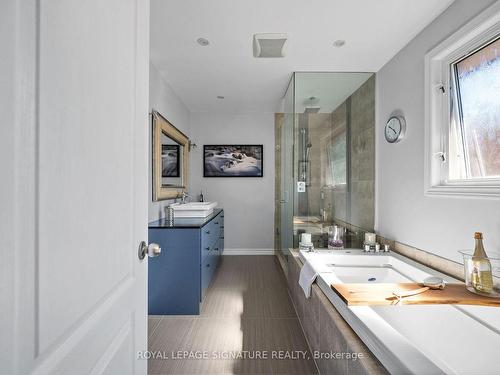 18 Esposito Crt, Toronto, ON - Indoor Photo Showing Bathroom