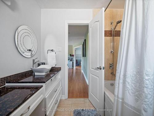 18 Esposito Crt, Toronto, ON - Indoor Photo Showing Bathroom