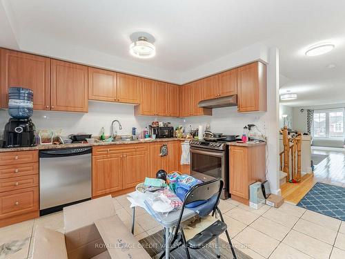 7127 Fairmeadow Cres, Mississauga, ON - Indoor Photo Showing Kitchen