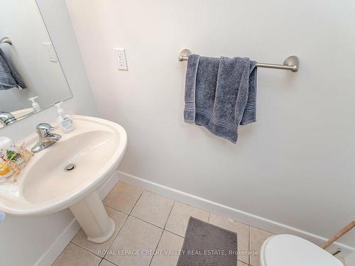 7127 Fairmeadow Cres, Mississauga, ON - Indoor Photo Showing Bathroom