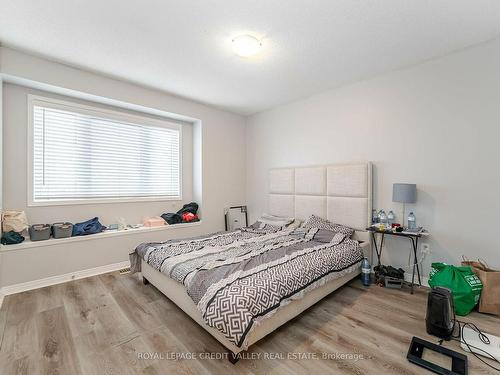 7127 Fairmeadow Cres, Mississauga, ON - Indoor Photo Showing Bedroom